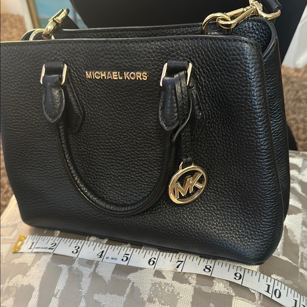 MICHAEL KORS PEBBLE LEATHER - LIKE NEW